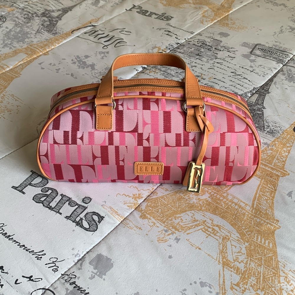 Rare find. Vintage Elle Paris Baguette Wrist Handbag